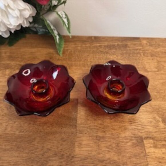 Vintage Fenton Dark Ruby Red Amberina Cadmium Glass Lotus Petal Candle Holder Pa - Picture 4 of 5